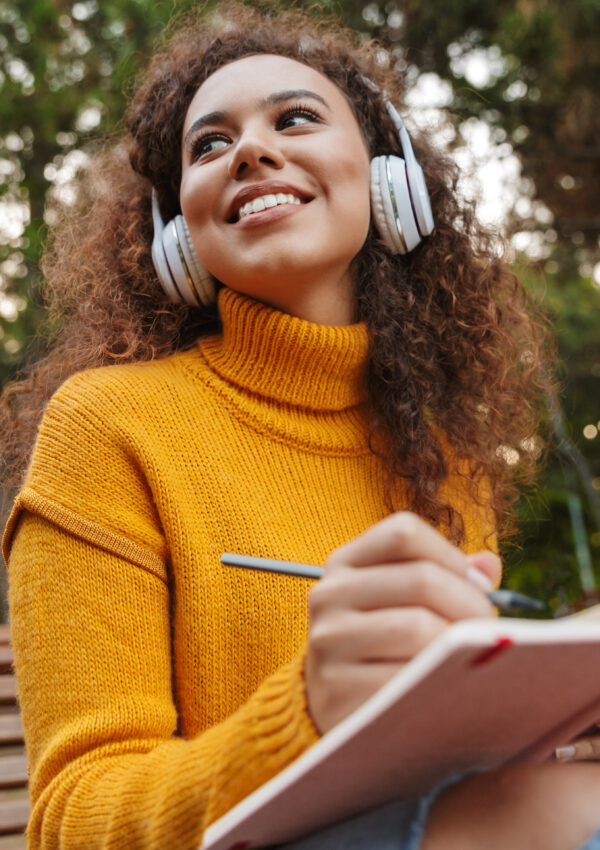 21 Best Investing And Finance Podcasts You Should Listen To