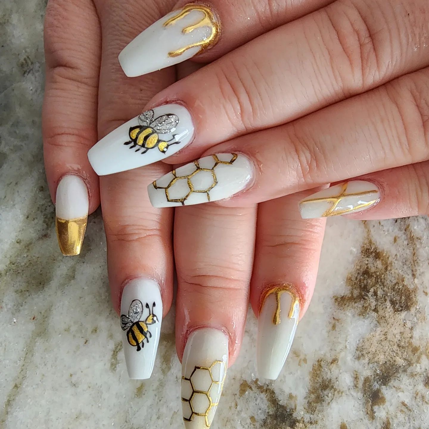 bee nails