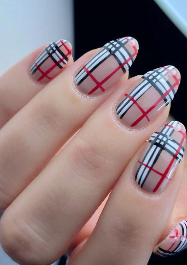 Burberry nails