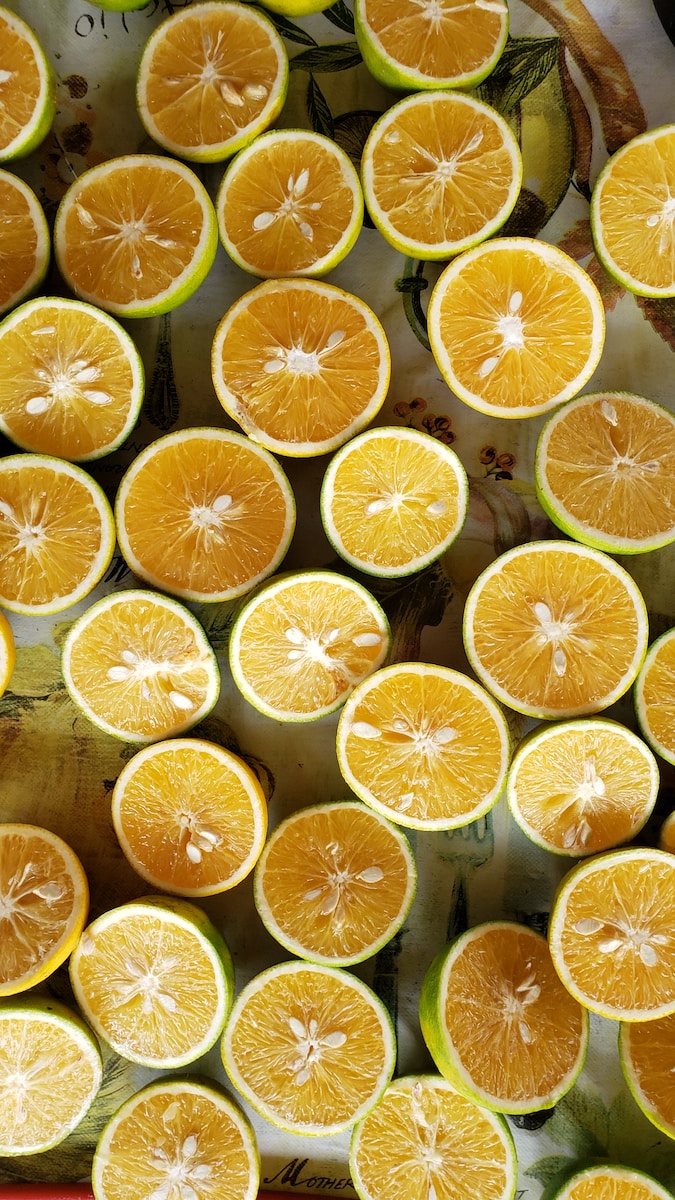 sliced yellow lime fruits