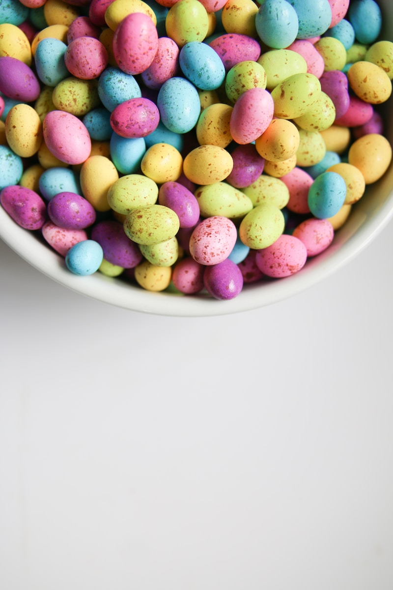 assorted-color pebbles in bowl
